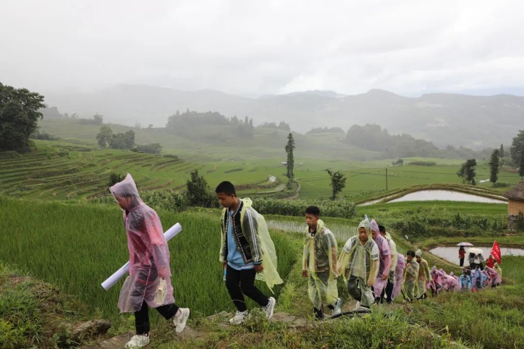 徒步游梯田 陈萍 摄 (2).JPG